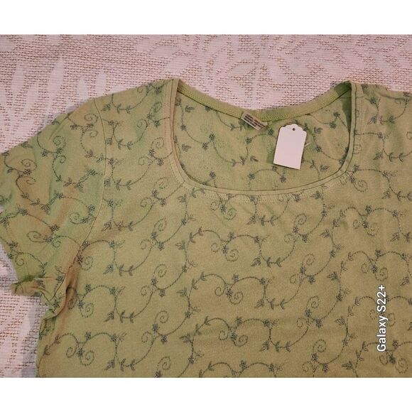 E18 White Stag lime t-shirt with embroidery - Picture 2 of 5